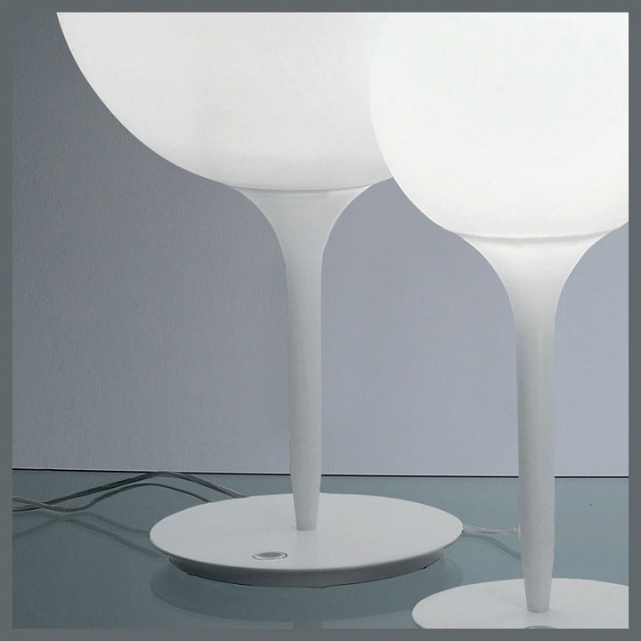 Настольная лампа декоративная artemide  1049010a