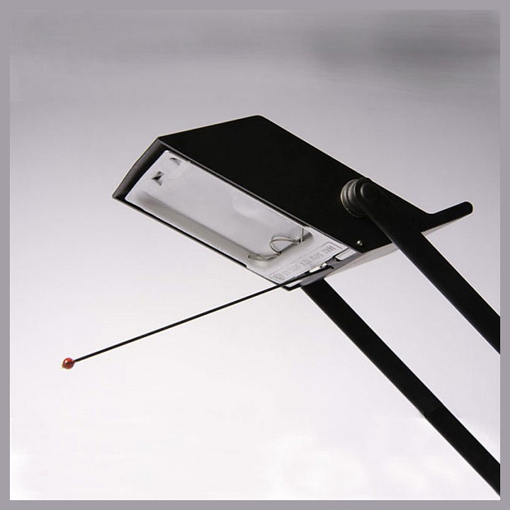 Настольная лампа офисная artemide a009210