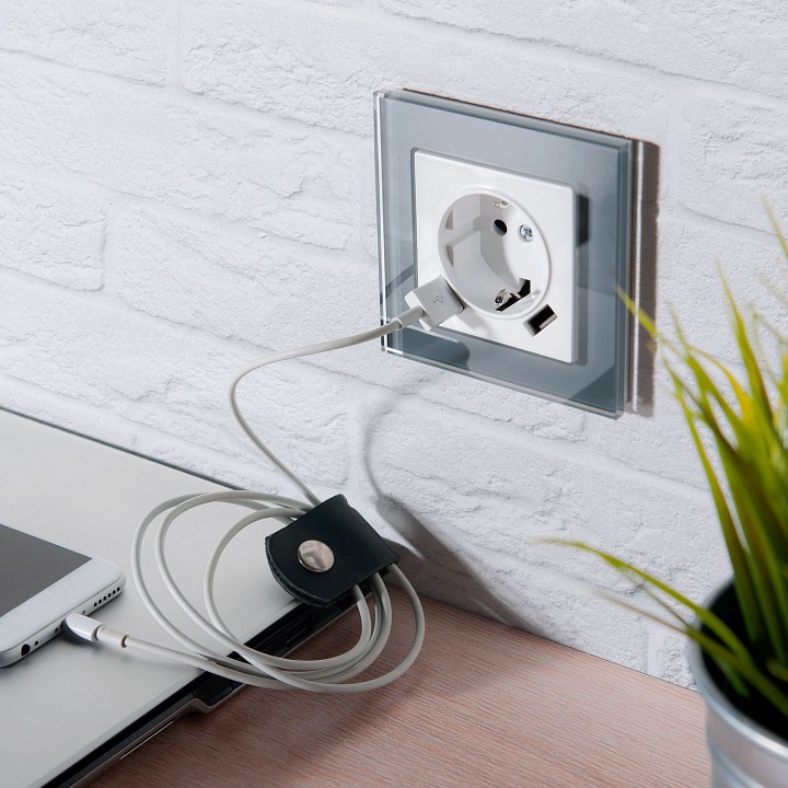 Розетка с заземлением и со шторками и 2хusb, Без рамки werkel белый w1171501
