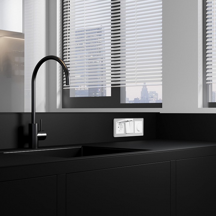 Розетка влагозащищенная с заземлением и со шторкой, Без рамки с крышкой werkel белые w1171201