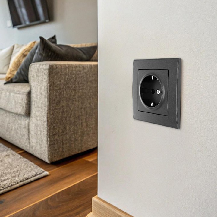 Розетка с заземлением и со шторкой arte milano set06-1 set06-1-40-1 black