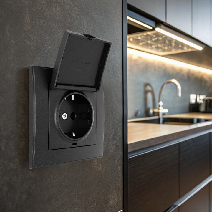 Розетка с заземлением и шторкой, С крышкой arte milano set06-1 set06-1-41-1 black